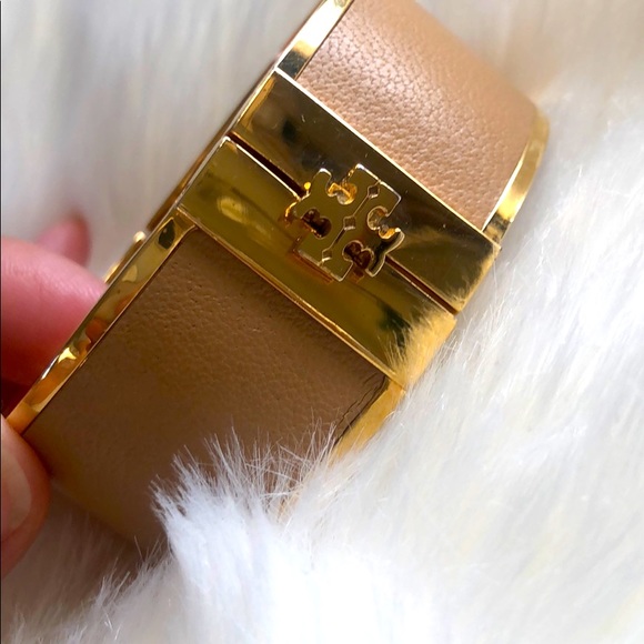 Tory Burch Jewelry - Tory Burch gold/ leather bracelet